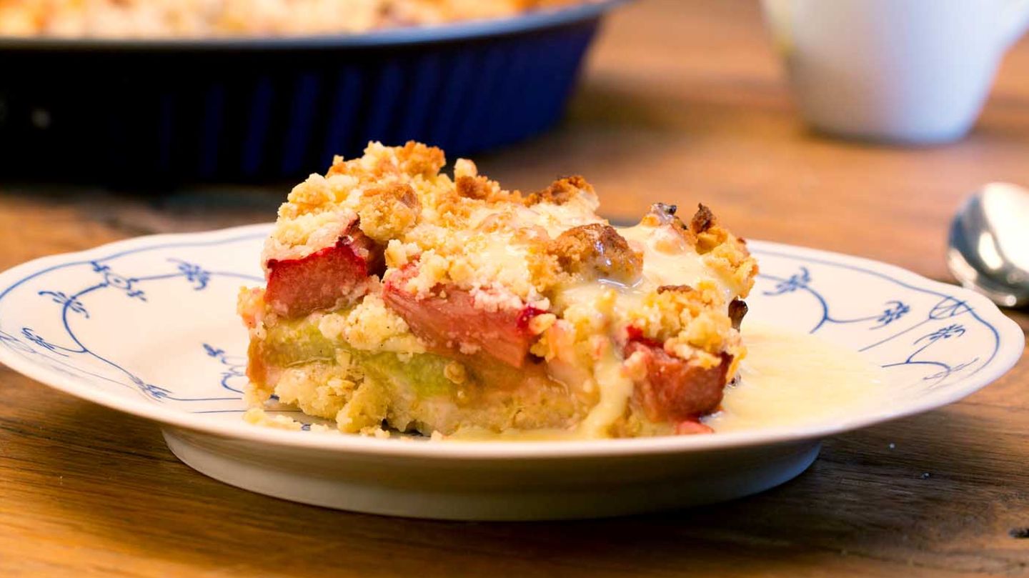 Rhabarber Crumble mit Haferflocken: einfach & lecker