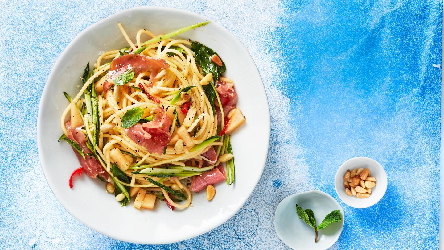 Pasta mit Melone und Serranoschinken: schnell & aromatisch