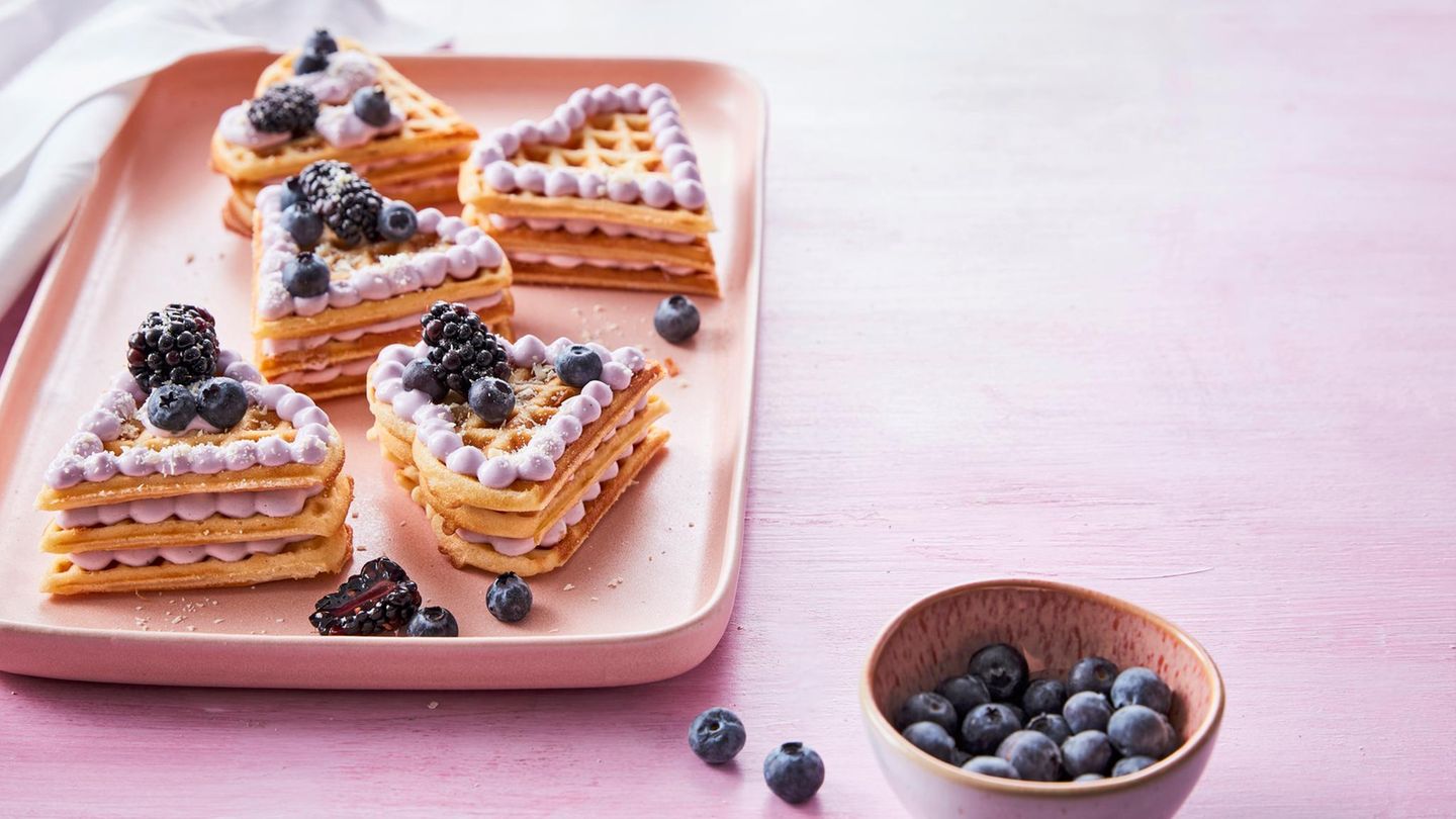 Waffelherzen Millefeuille: in jeder Hinsicht süß