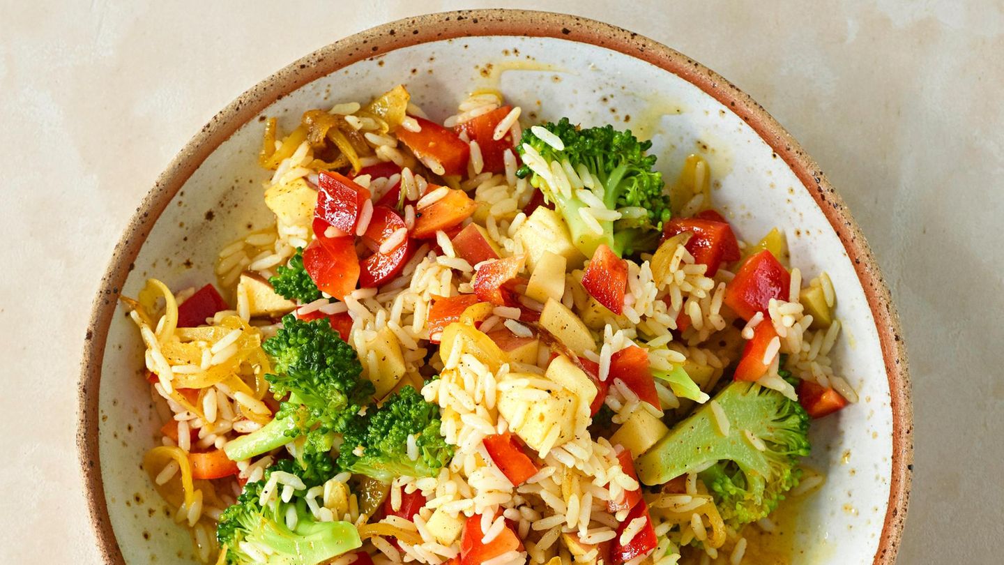 Reissalat mit Brokkoli und Paprika