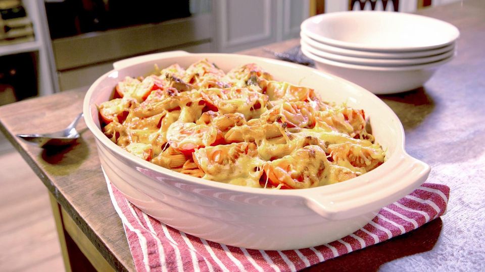 Vegetarischer Nudelauflauf - Pasta al forno - [ESSEN UND TRINKEN]