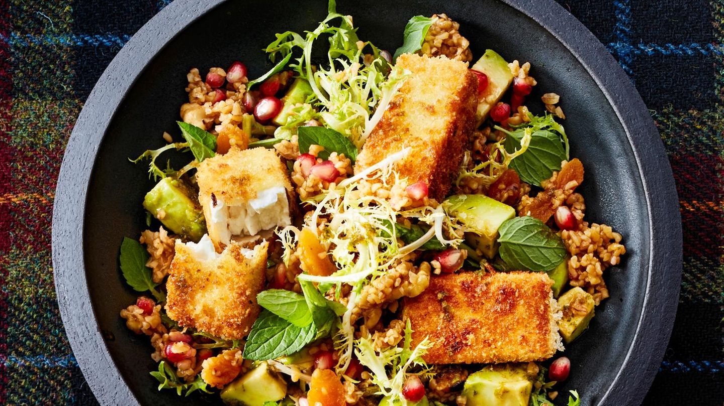 Bulgur-Salat mit knusprigem Feta