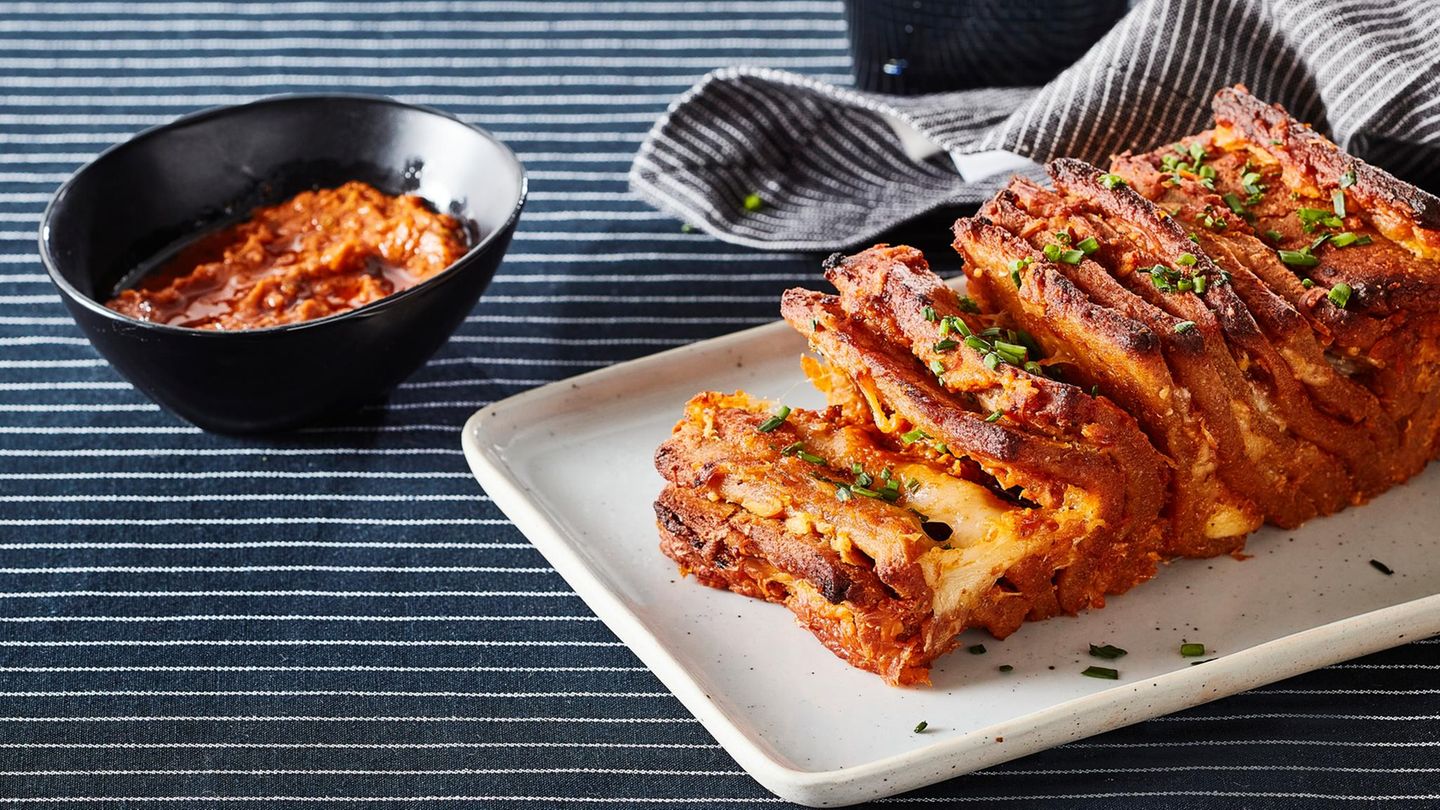 Mediterranes Zupfbrot mit Mozzarella und Tomate – perfektes Fingerfood zum Teilen