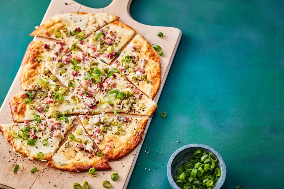 Low-Carb-Flammkuchen mit Frühlingszwiebeln
