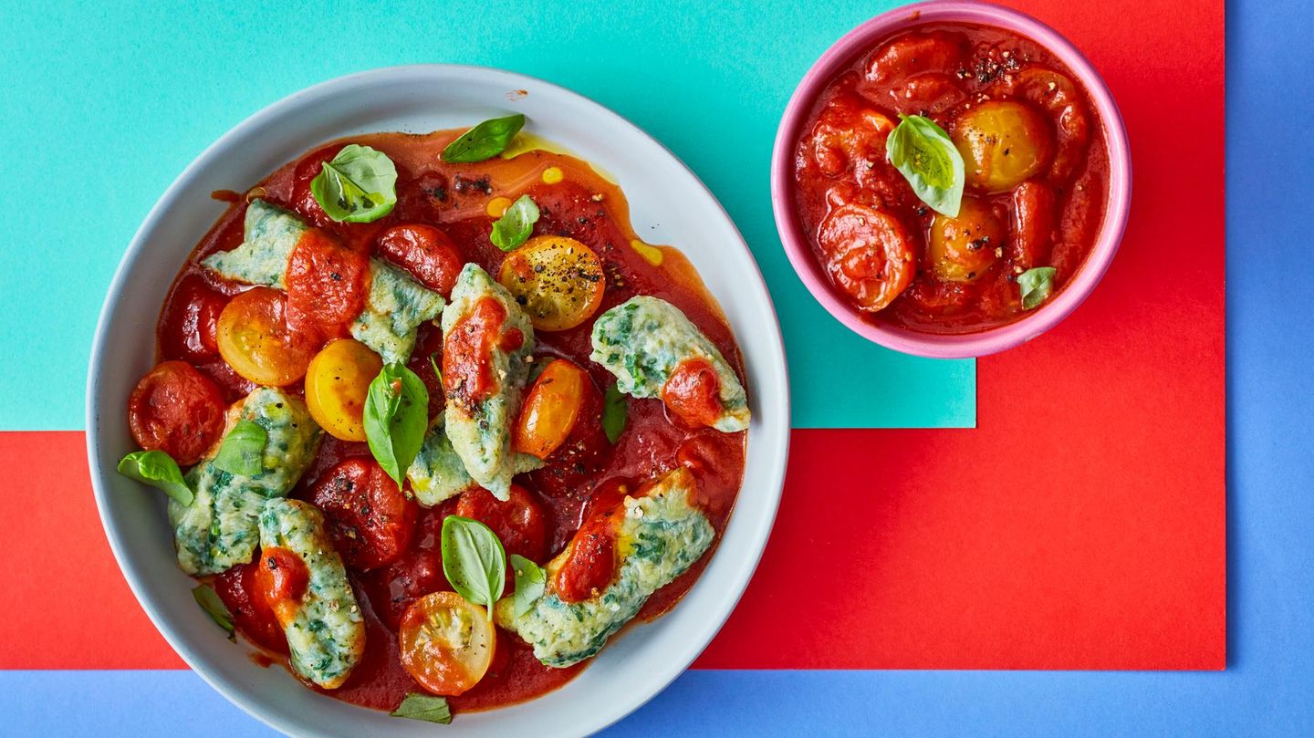Malfatti mit Tomatensugo: einfache italienische Spezialität