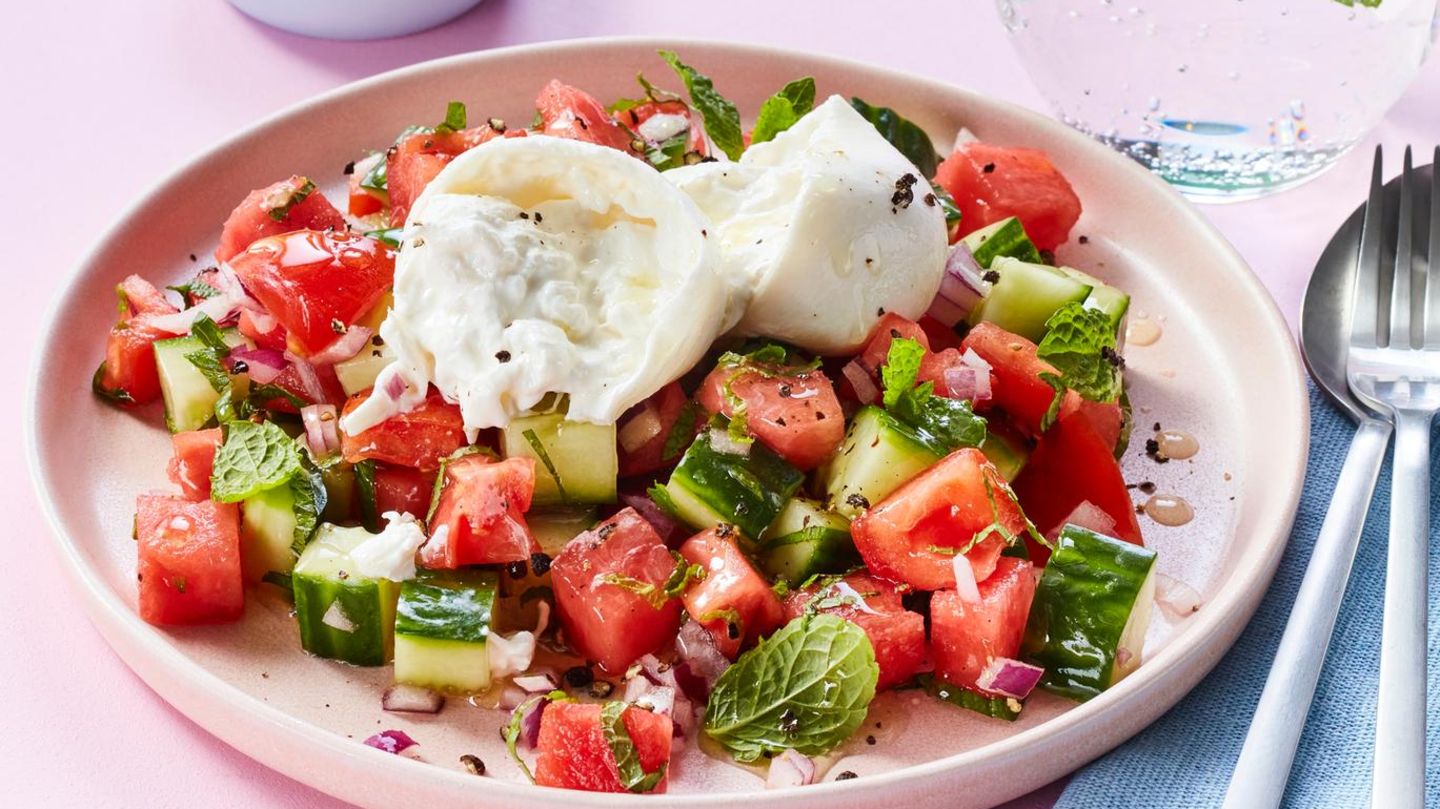 Burrata auf Melonensalat: schnell & sommerlich