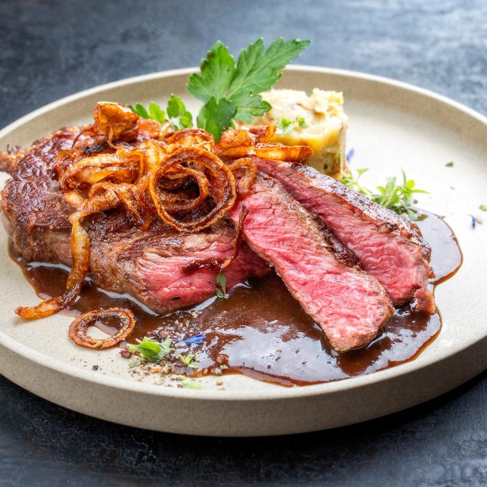 Zwiebelrostbraten: einfach &amp; klassisch - [ESSEN UND TRINKEN]