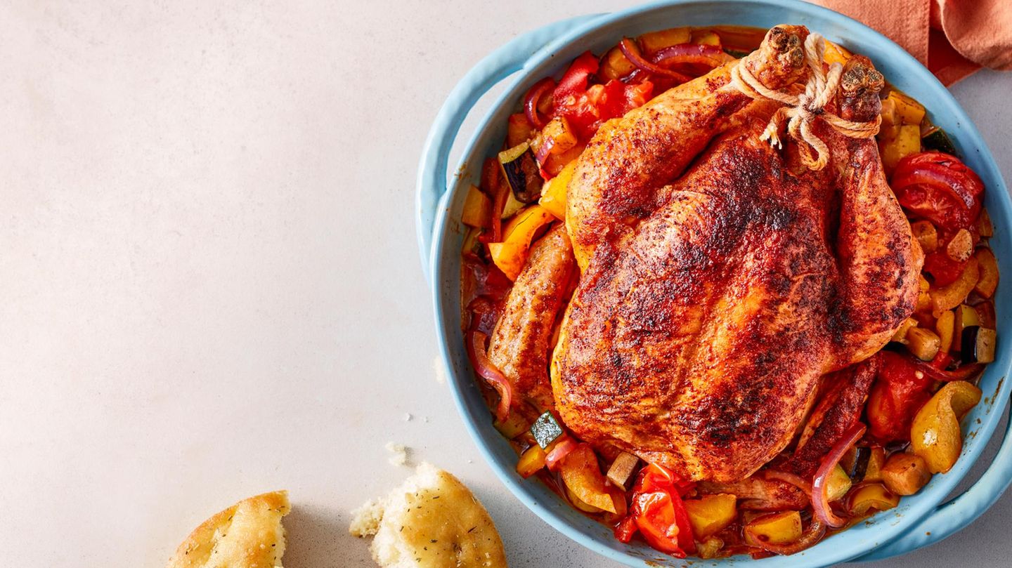 Brathähnchen auf Ofen-Ratatouille: einfaches Sommergericht