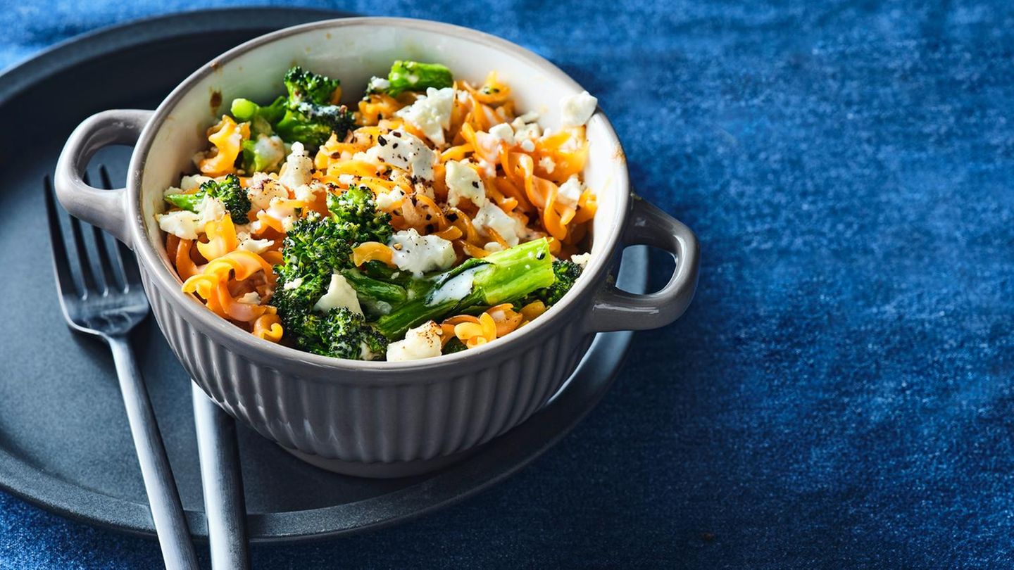 Gebackene Brokkoli-Feta-Pasta: schnell & vegetarisch