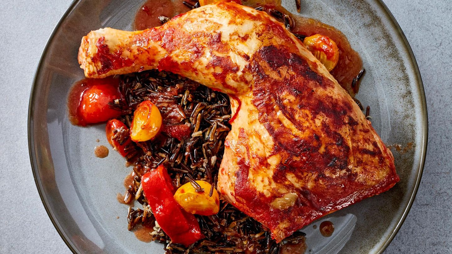Paprika-Hähnchen auf Reis: schnell & würzig