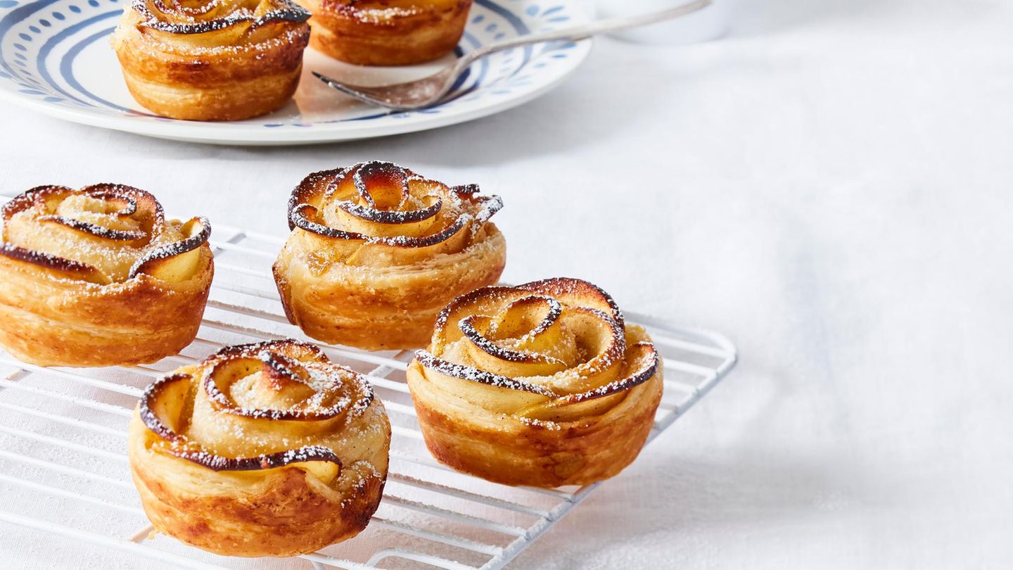 Apfel-Blätterteig-Muffins in Rosenform