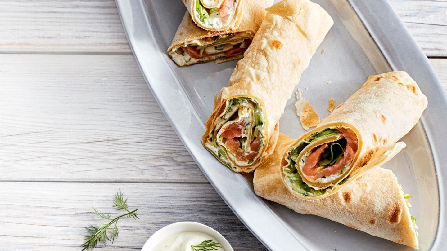 Tunnbröd-Rolle mit Lachs: schwedischer Snack