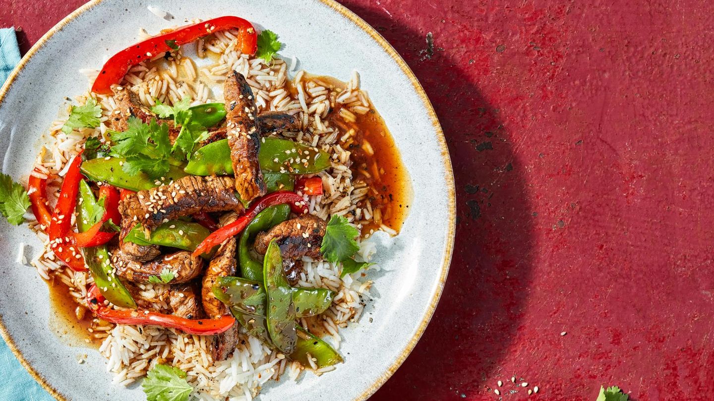 Rindfleisch mit Zuckerschoten und Paprika: asiatisch & schnell