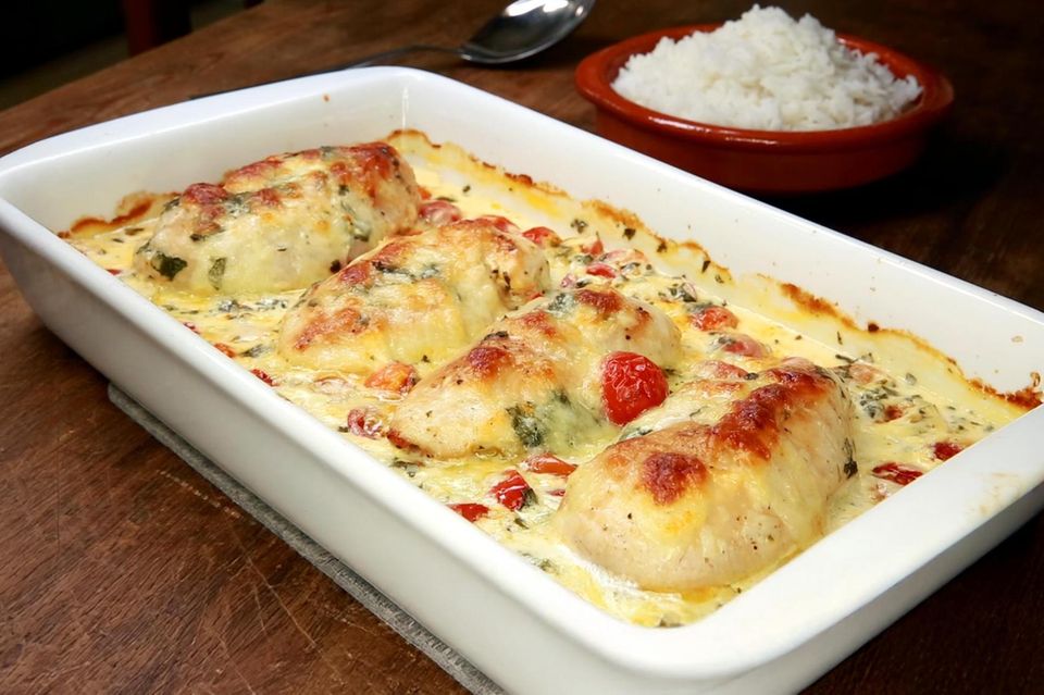 Mozzarella-Hähnchen in Basilikum-Sahnesauce - [ESSEN UND TRINKEN]