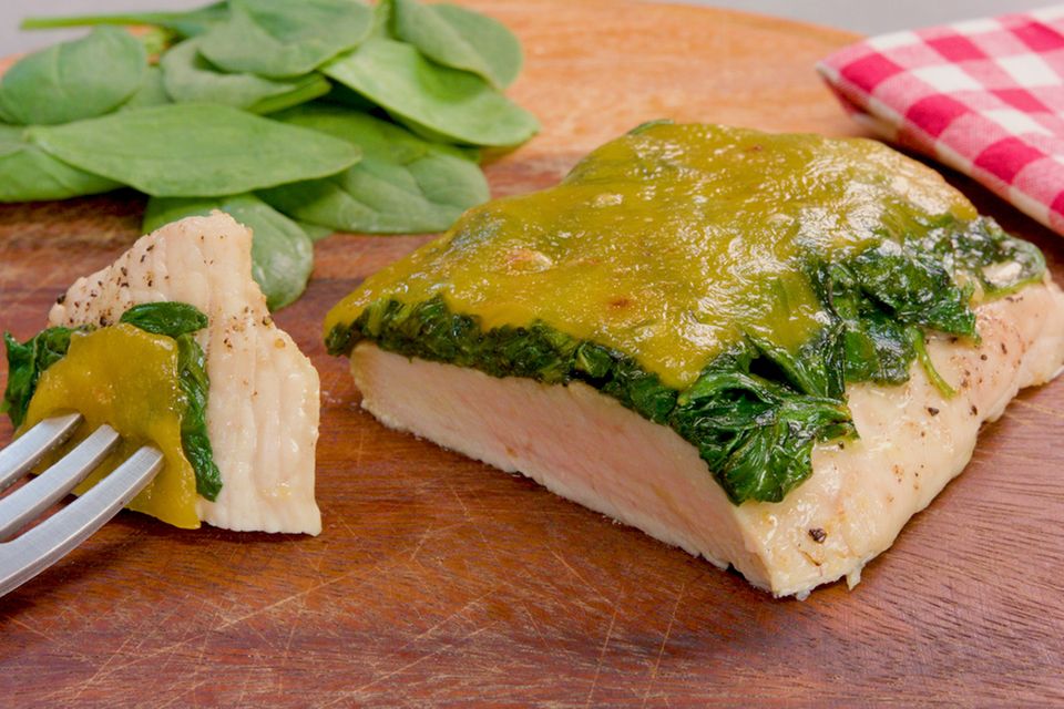 Überbackenes Putenschnitzel mit Spinat - [ESSEN UND TRINKEN]