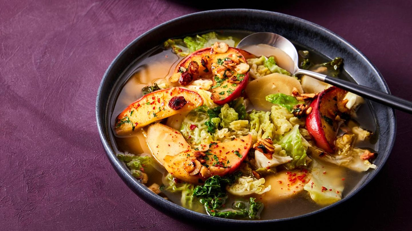 Wirsingeintopf mit Apfel: fettarm & vegetarisch