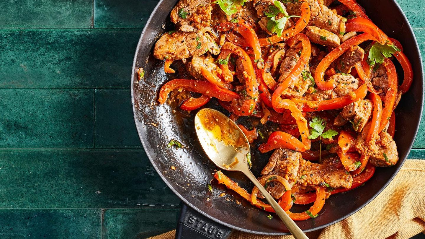 Paprika-Pfanne mit Schweinefilet: Low Carb &amp; würzig - [ESSEN UND TRINKEN]