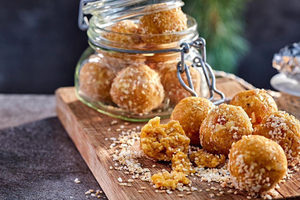 Blätterteig-Dreiecke mit Spinat und Feta - [ESSEN UND TRINKEN]