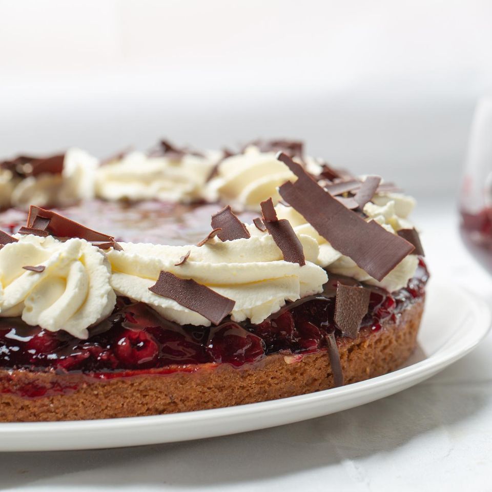 Haselnuss-Kirsch-Kuchen: einfach &amp; glutenfrei - [ESSEN UND TRINKEN]