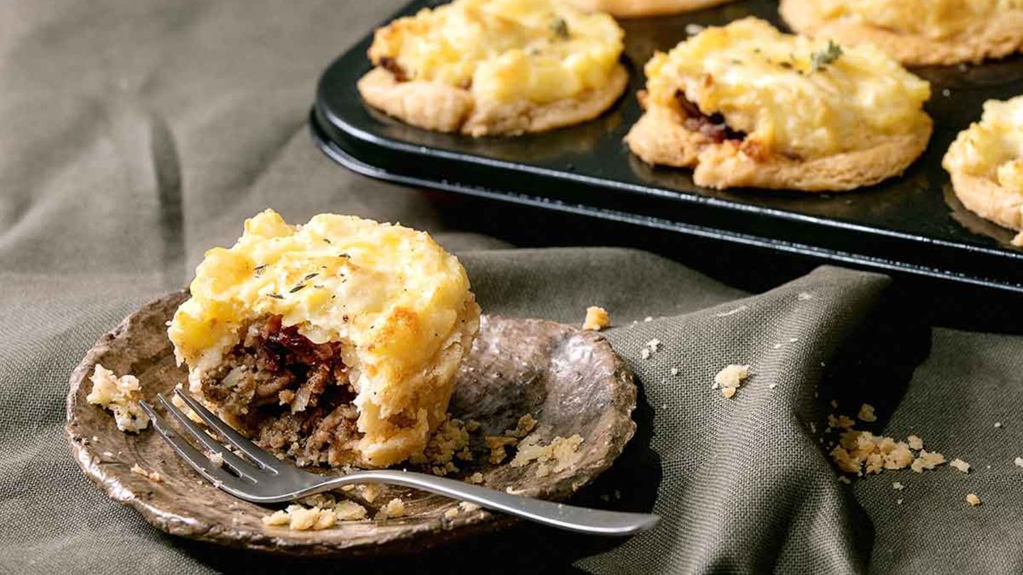 Hackfleisch-Muffins mit Kartoffelpüree - [ESSEN UND TRINKEN]