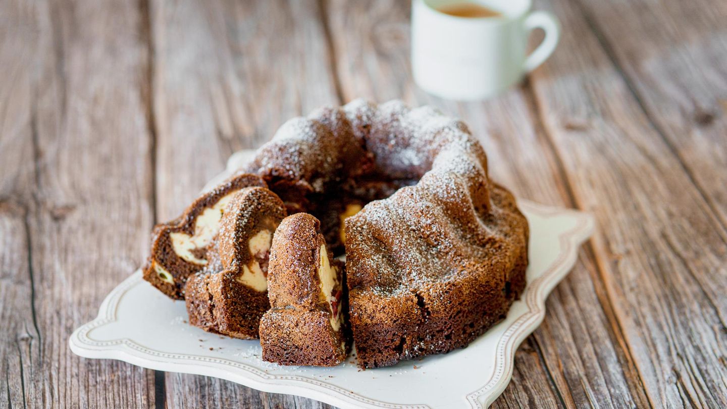 Gugelhupf mit Cheesecake-Füllung