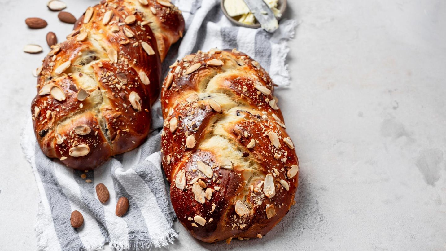 Osterzopf mit Marzipan-Füllung Rezept