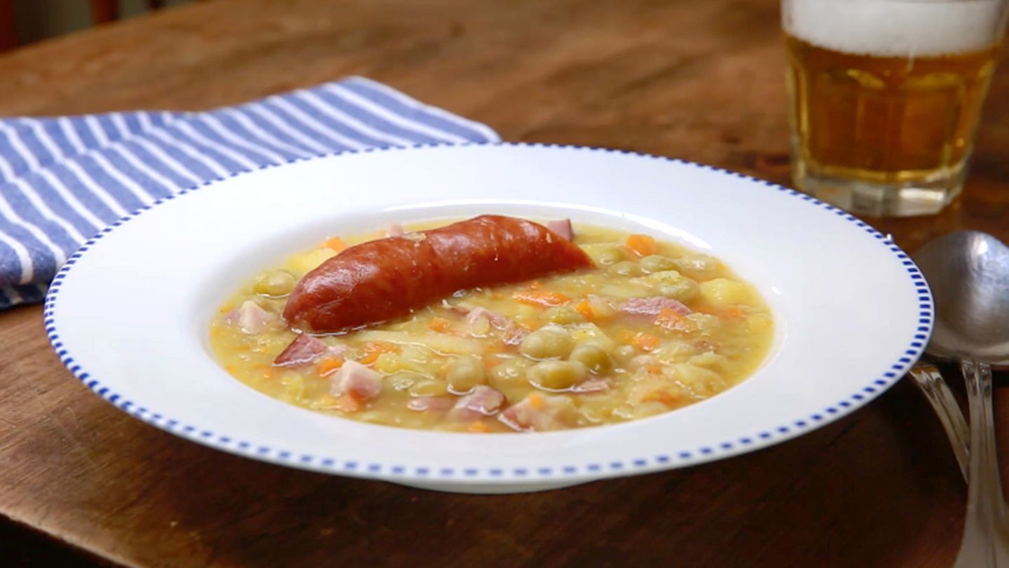 Deftige Erbsensuppe aus getrockneten Erbsen