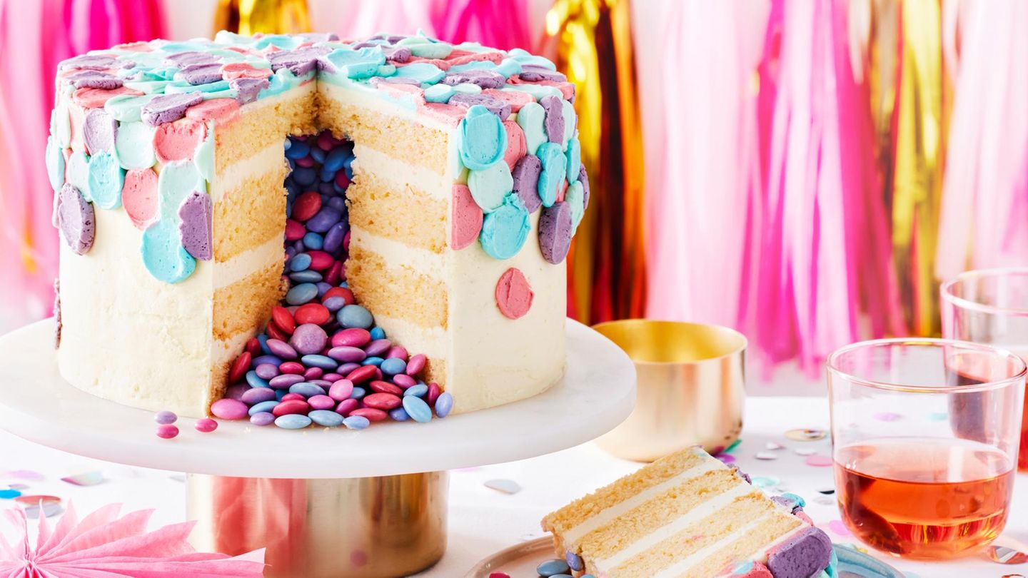 Surprise Cake: Torte mit Mascarponecreme und süßer Überaschung