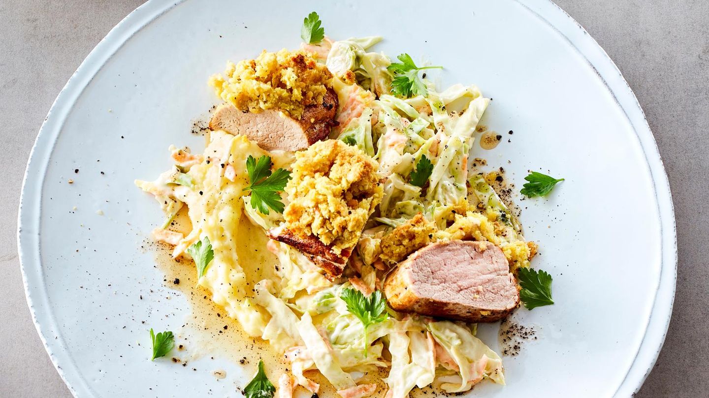 Schweinefilet mit Senfkruste und Kartoffelschnee: festliches Hauptgericht