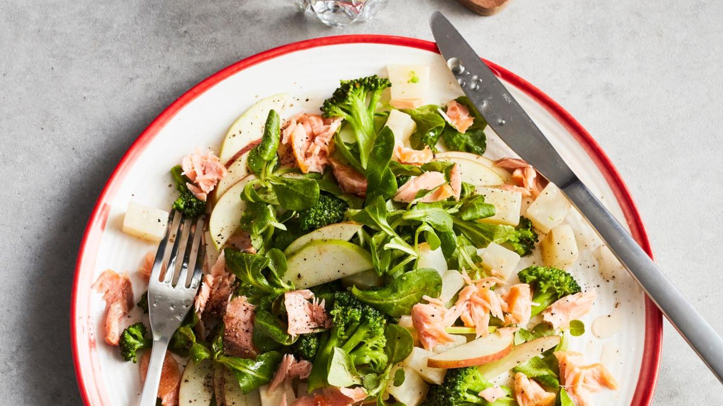 Brokkoli-Feldsalat mit Stremellachs: schnell & gesund