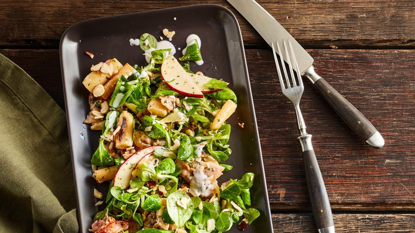 Schwarzwurzel-Apfel-Salat mit Speck: raffiniertes Wintergemüse