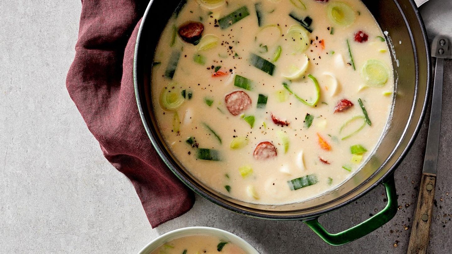 Kartoffel-Käse-Eintopf mit Lauch und Mettenden