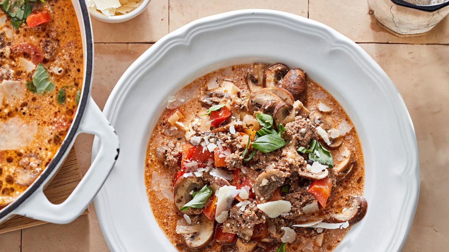 Low-Carb-Pizza-Suppe: würziger Eintopf nach einem kalten Tag
