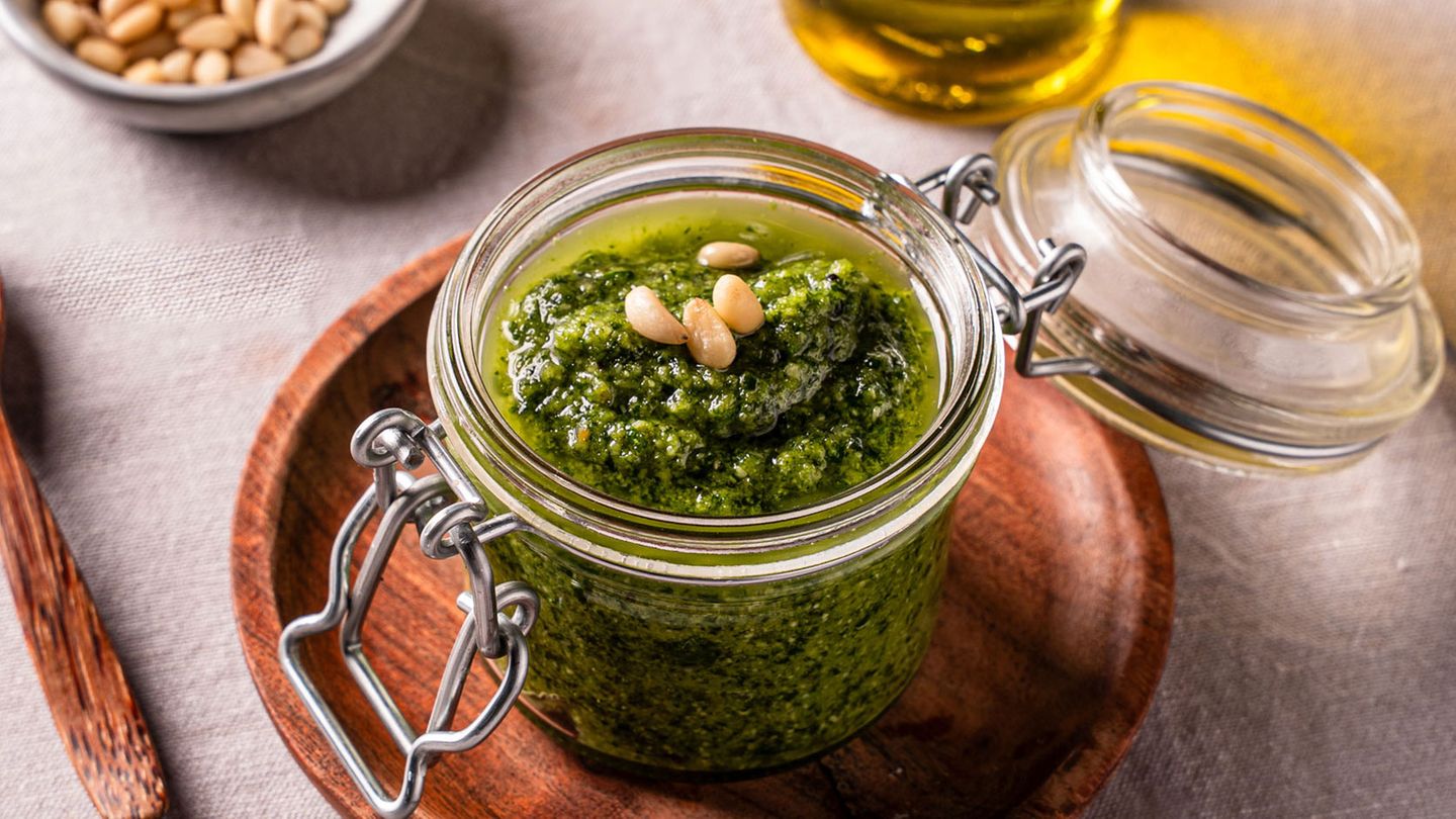 Basilikum-Pesto – einfach & schnell