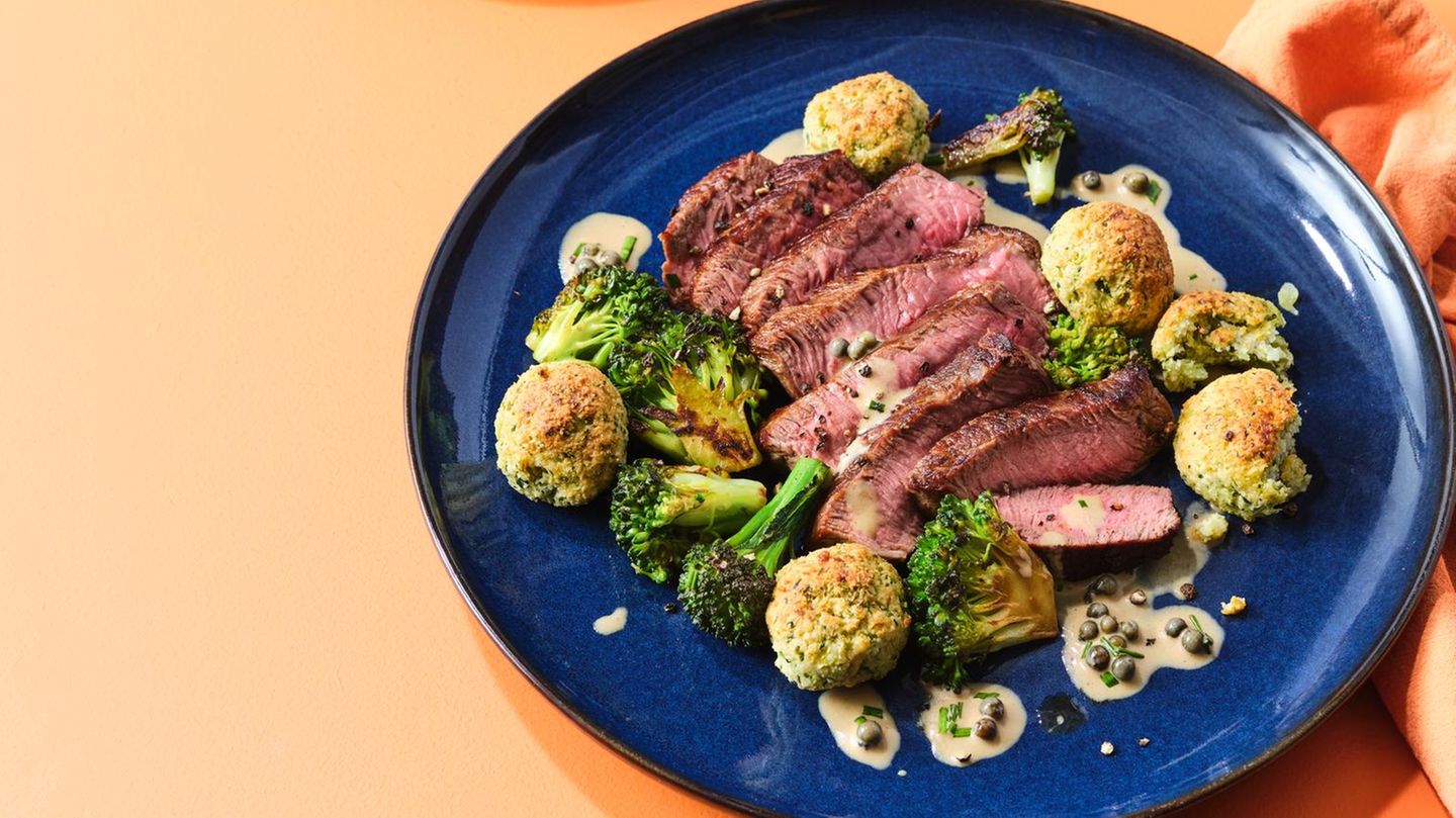 Brokkoli-Kroketten mit Steak und Pfeffersauce