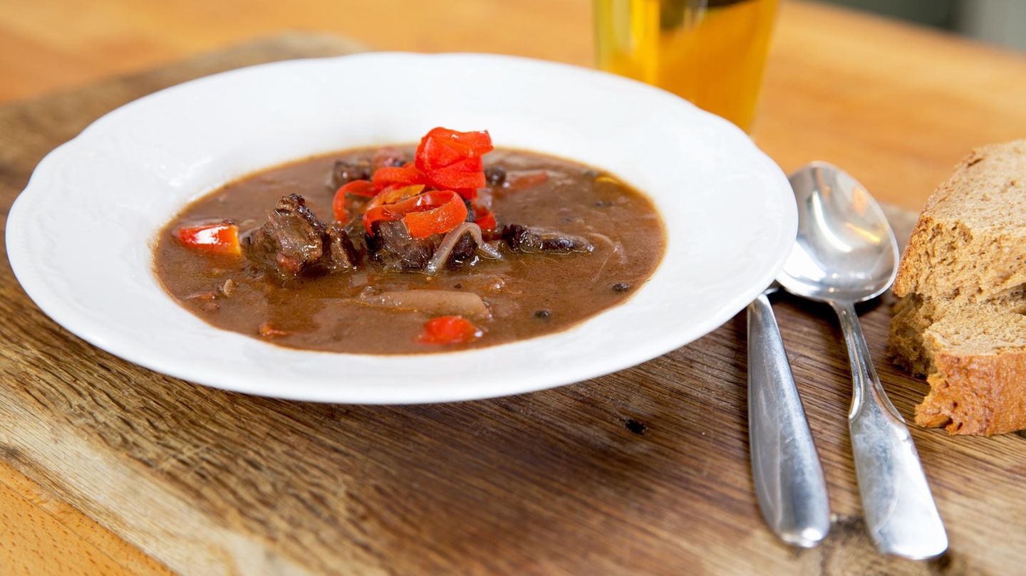 Rezept für Klassisches Gulasch von Fabio Haebel Rezept