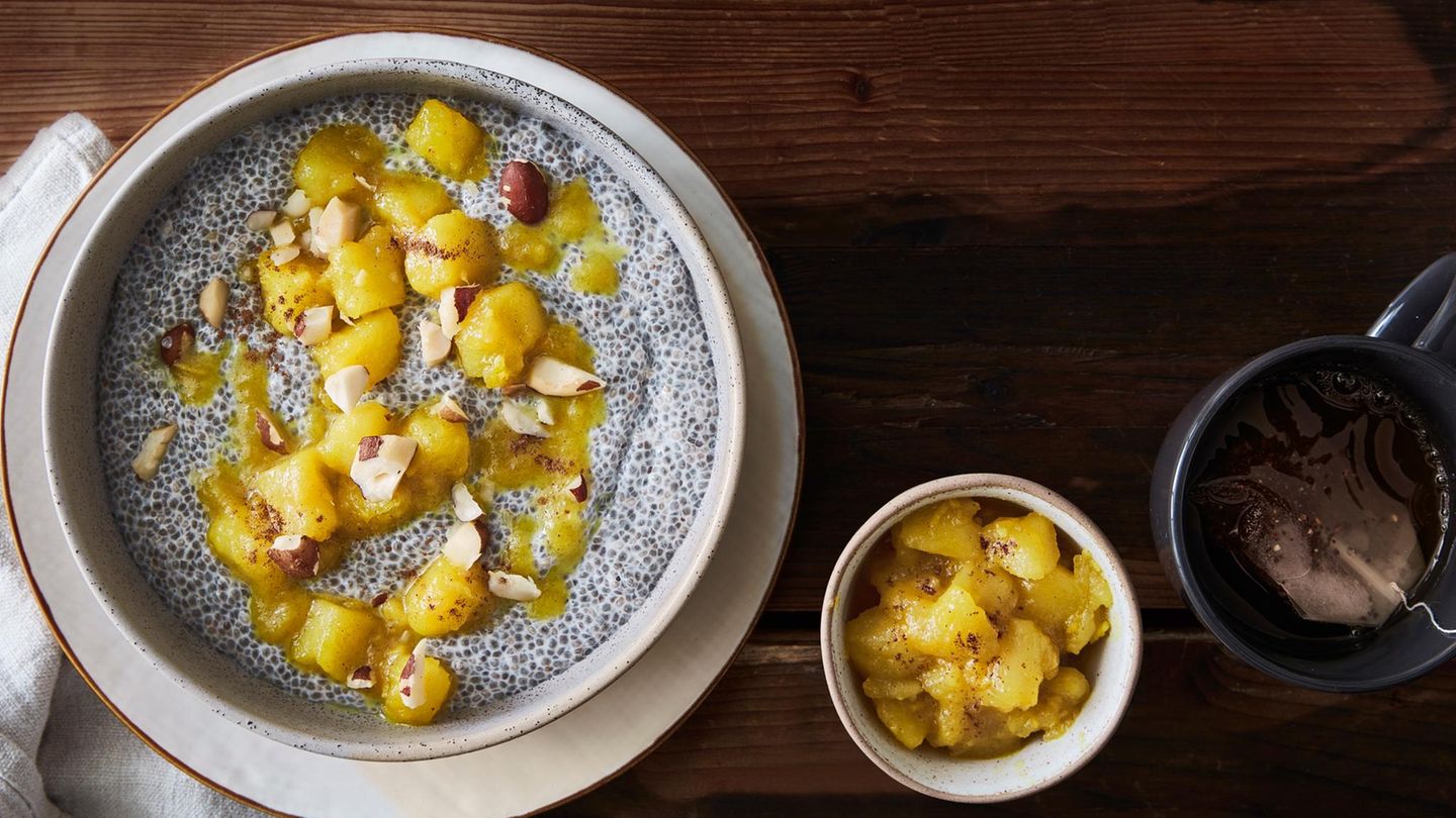 Chia-Pudding mit Zimtäpfeln: gesundes Frühstück