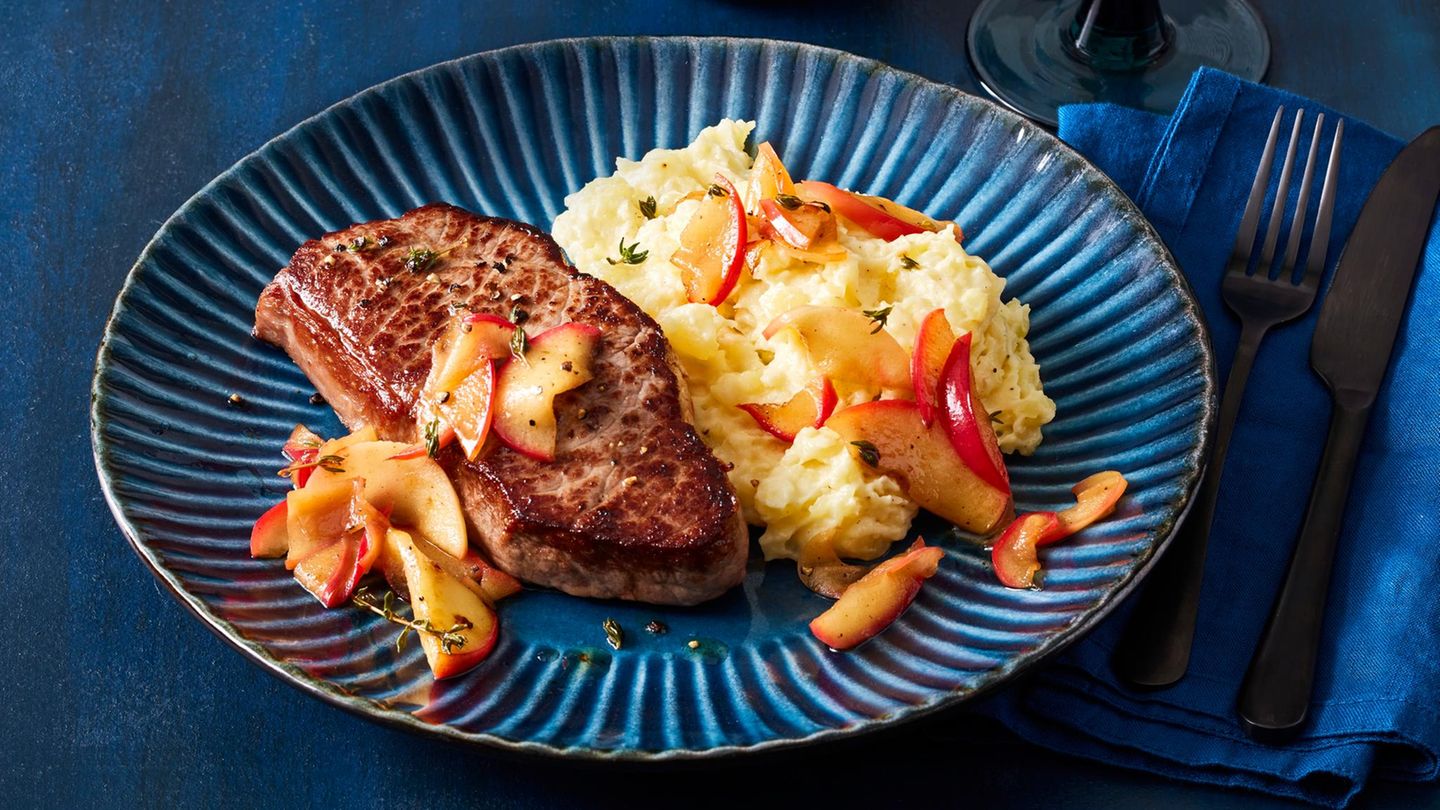 Rumpsteak mit Stampf und Bratäpfeln: fertig in 30 Minuten