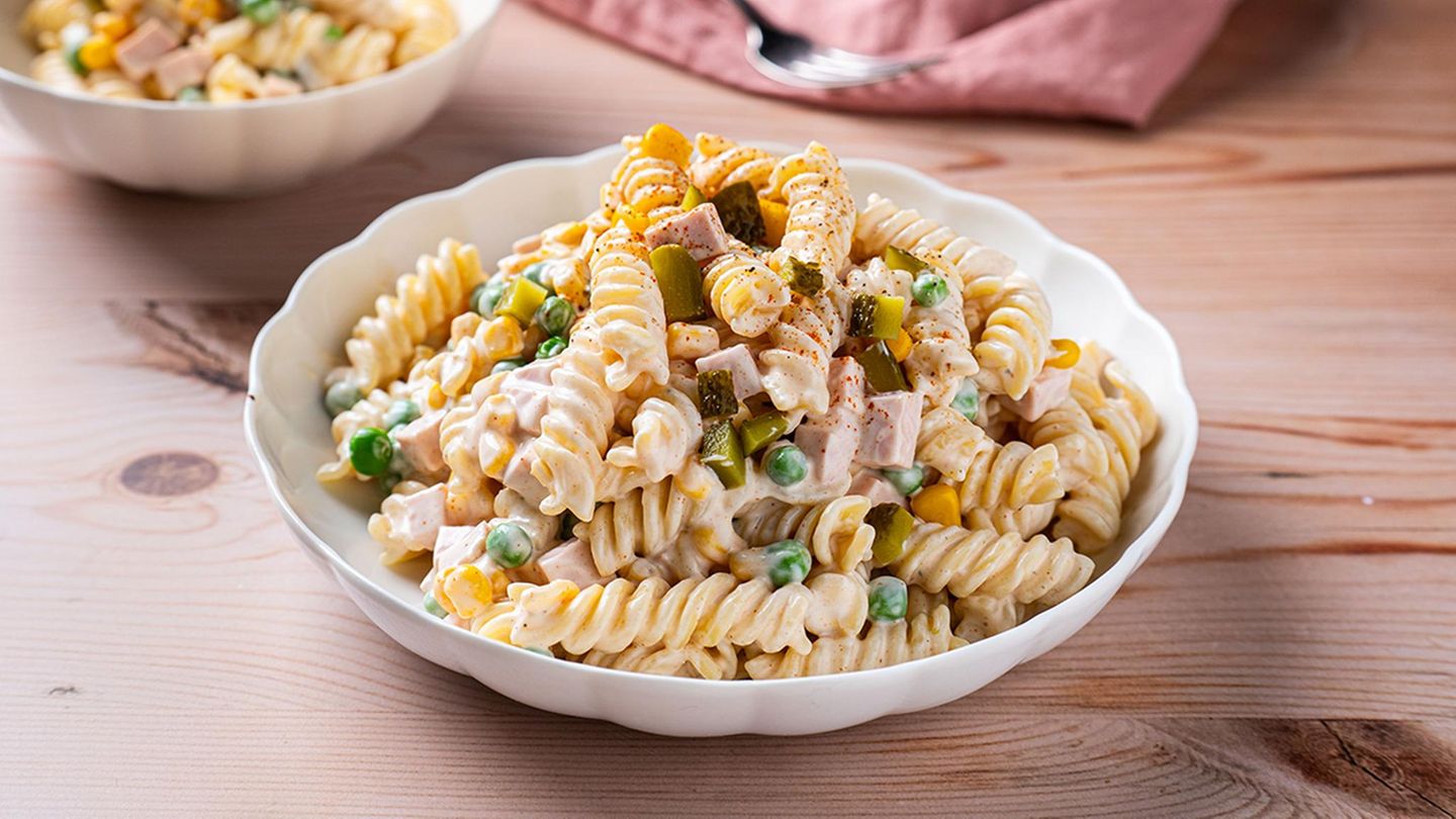 Klassischer Nudelsalat: schnell & einfach