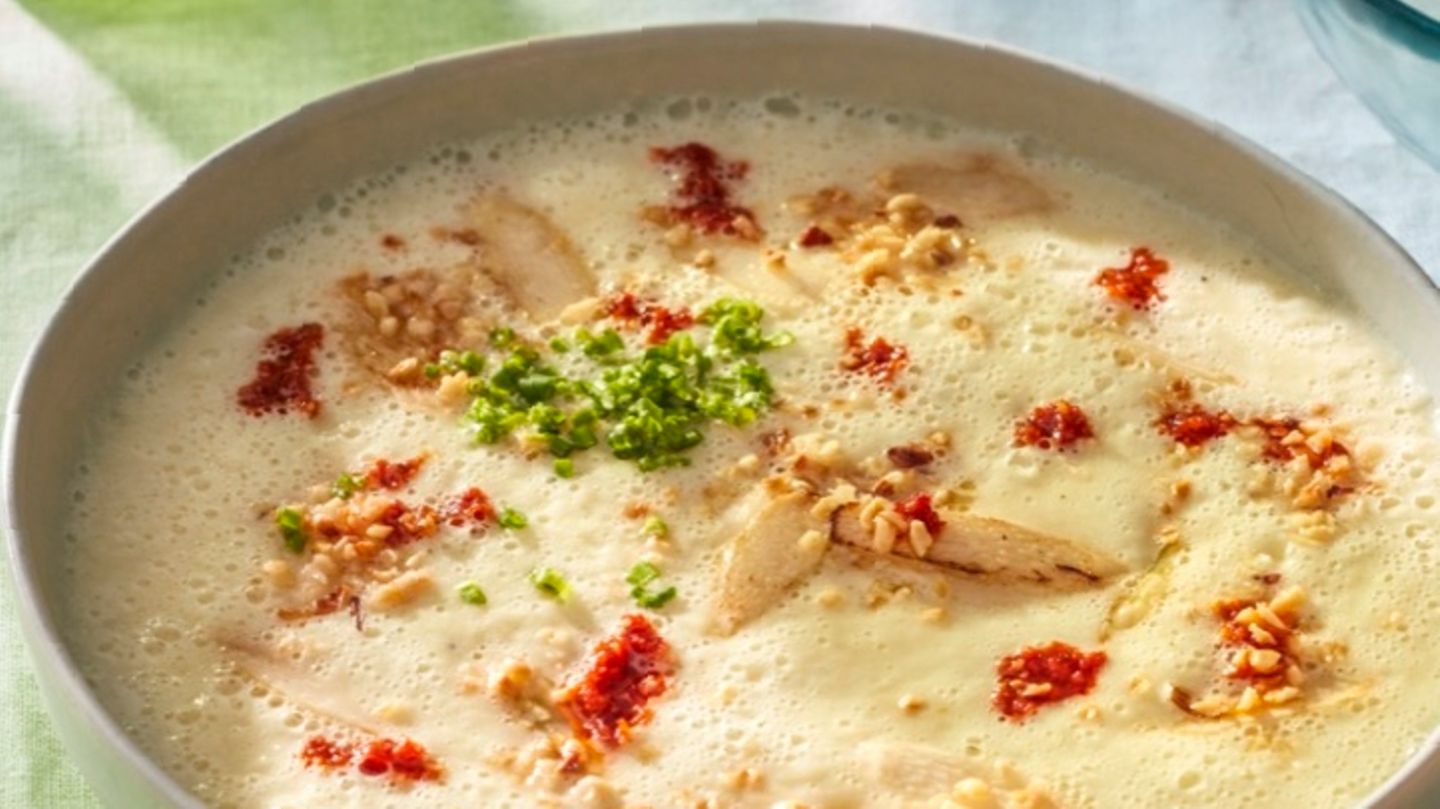 Spargelsuppe mit Pesto rosso: fein & cremig