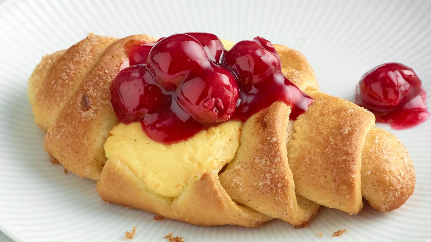 Kirsch-Pudding-Franzbrötchen: Klassiker mit Topping