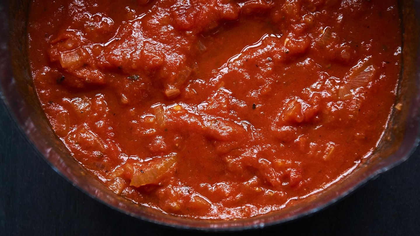 Grundrezept Tomatensauce für Pizza: schnell & gut