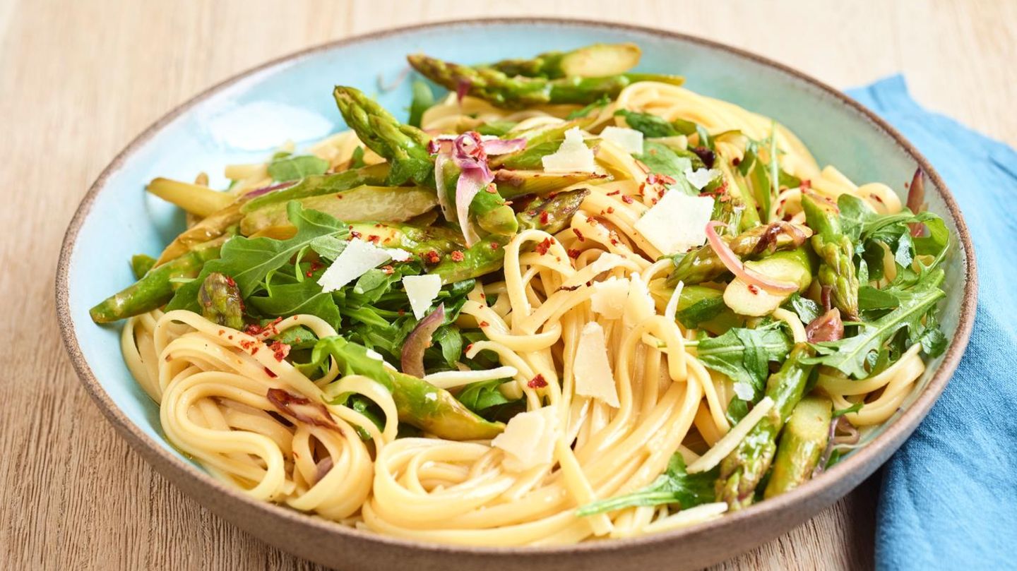Pasta mit Spargel und Rauke: schnell & einfach