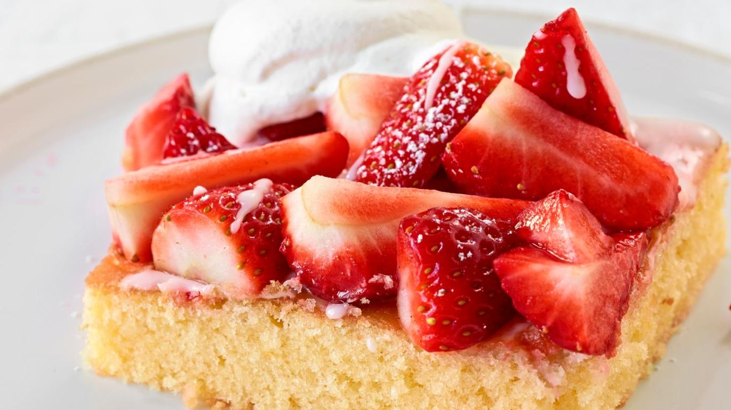 Schneller Zitronenkuchen mit Erdbeeren