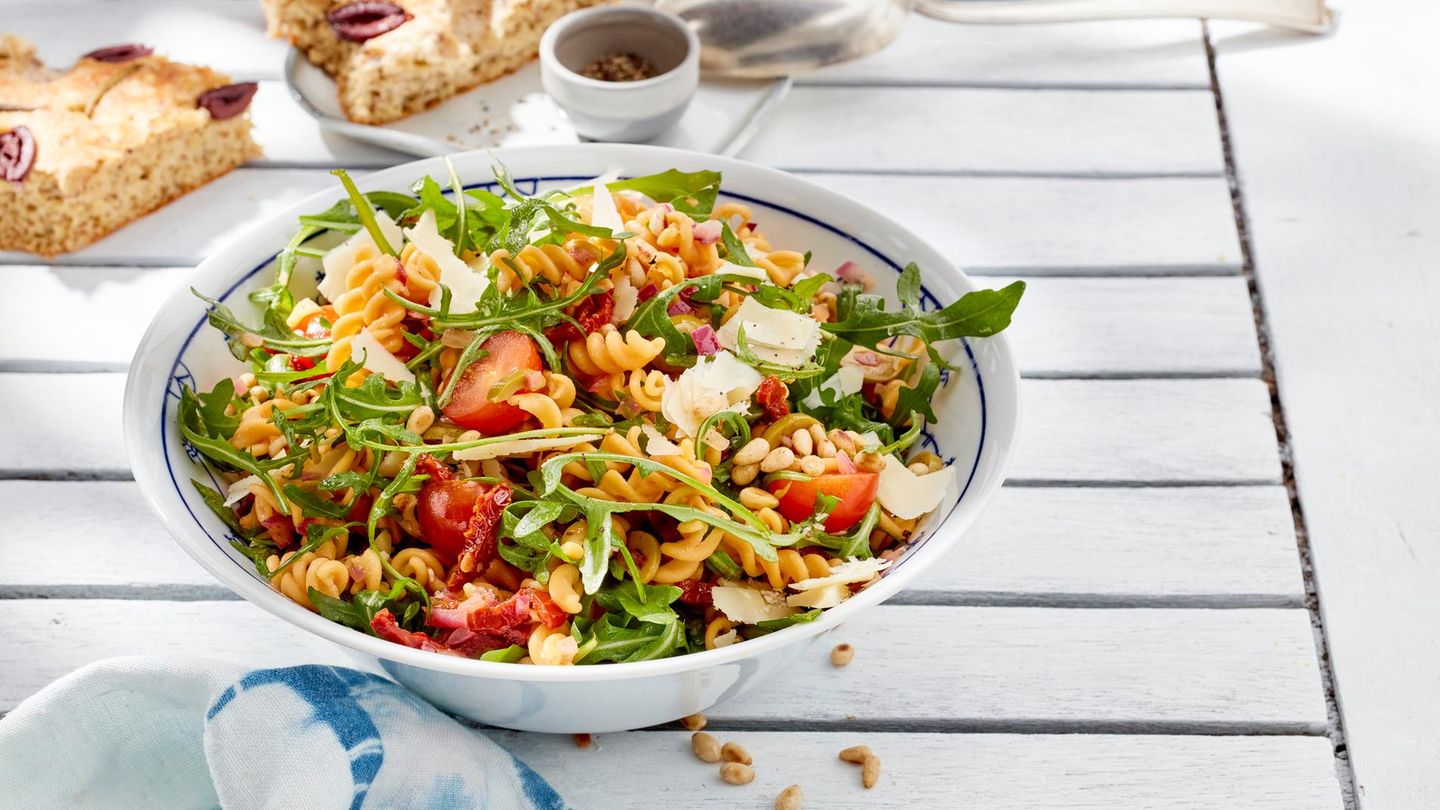 Sommerlicher Nudelsalat mit Linsennudeln