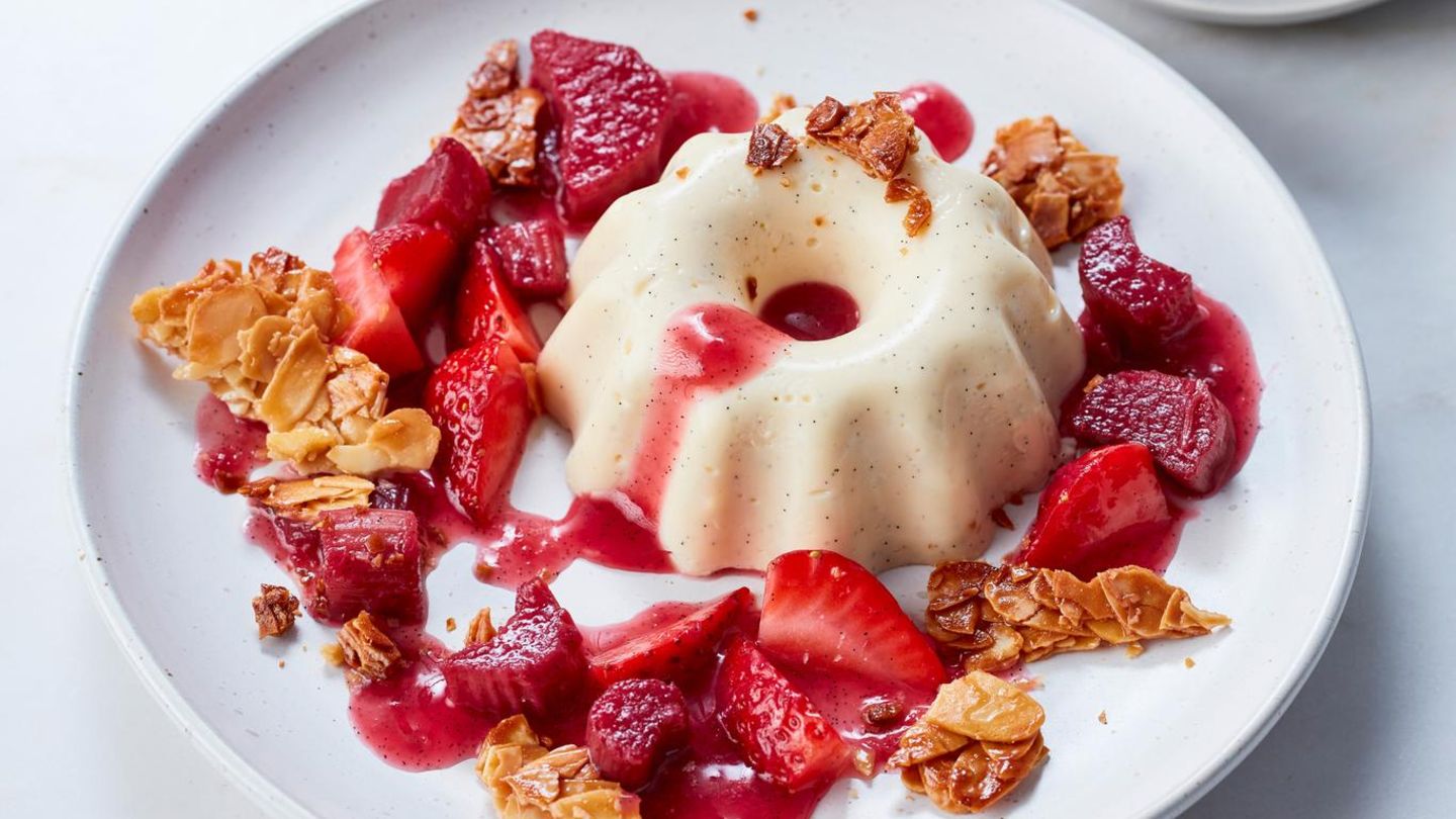 Vanillepudding mit Rhabarber-Erdbeer-Kompott