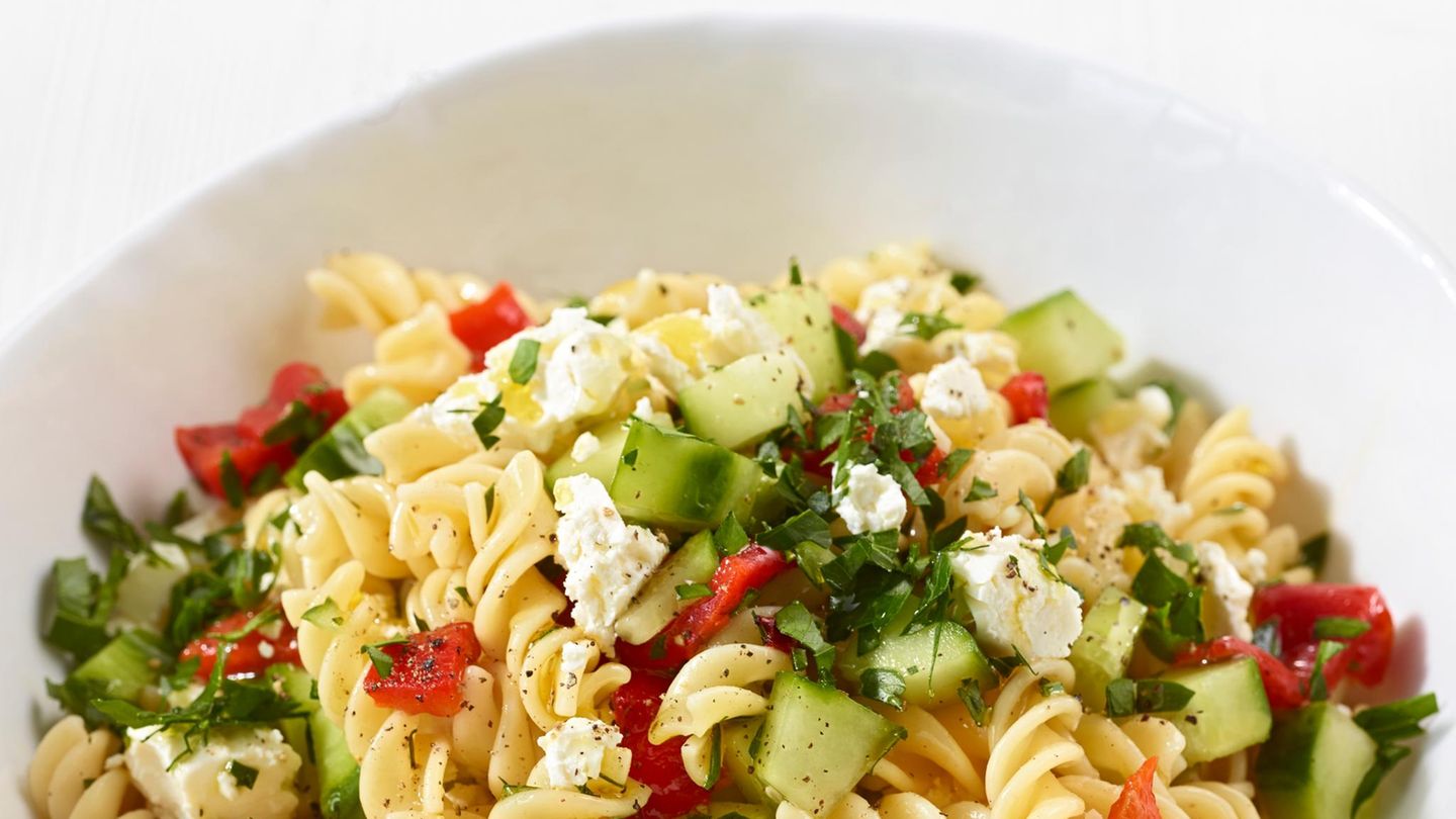 Sommerlicher Pasta-Salat: schnell & sättigend